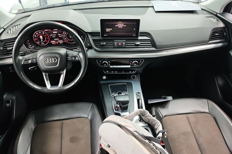 Used Audi Q5L 2018 40 TFSI Prestige Fashion Edition China VI Center Console