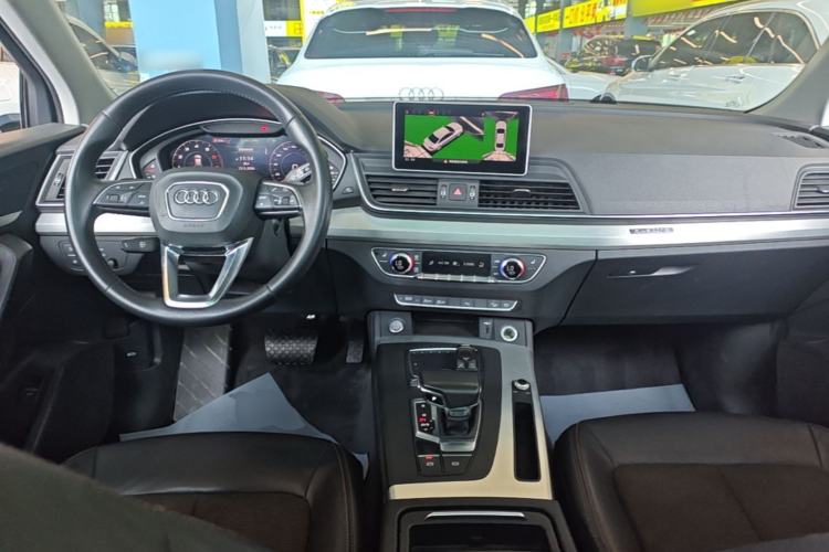 Used Audi Q5L 2018 40 TFSI Prestige Fashion Edition China VI Center Console