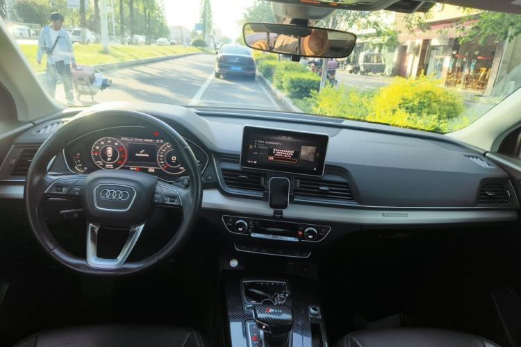 Used Audi Q5L 2018 40 TFSI Prestige Fashion Edition China VI Center Console