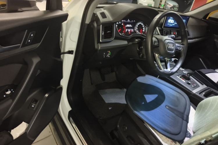Used Audi Q5L 2018 40 TFSI Prestige Edition China VI Emission Standard Driver Seat