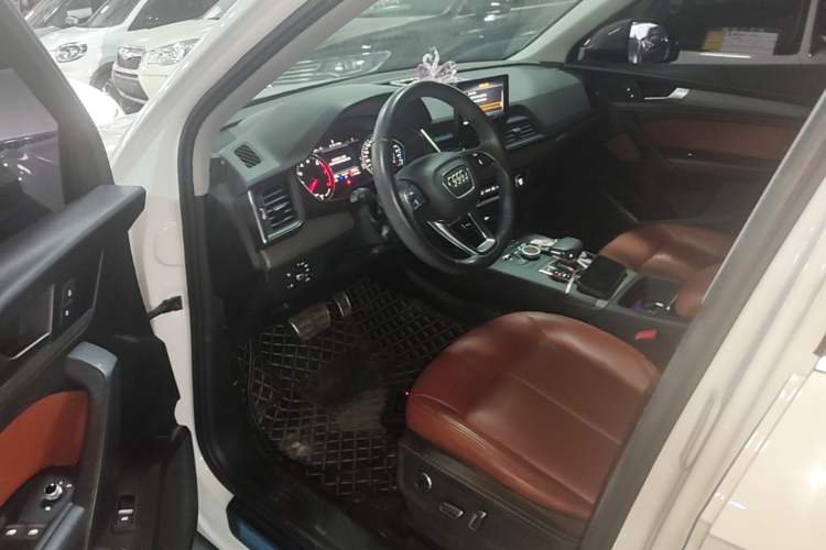 Used Audi Q5L 2018 40 TFSI Prestige Edition China VI Emission Standard Driver Seat