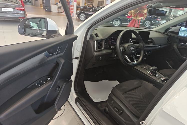 Used Audi Q5L 2018 40 TFSI Prestige Edition China VI Emission Standard Driver Seat
