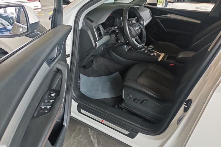 Used Audi Q5L 2018 40 TFSI Prestige Fashion Edition China VI Driver Seat