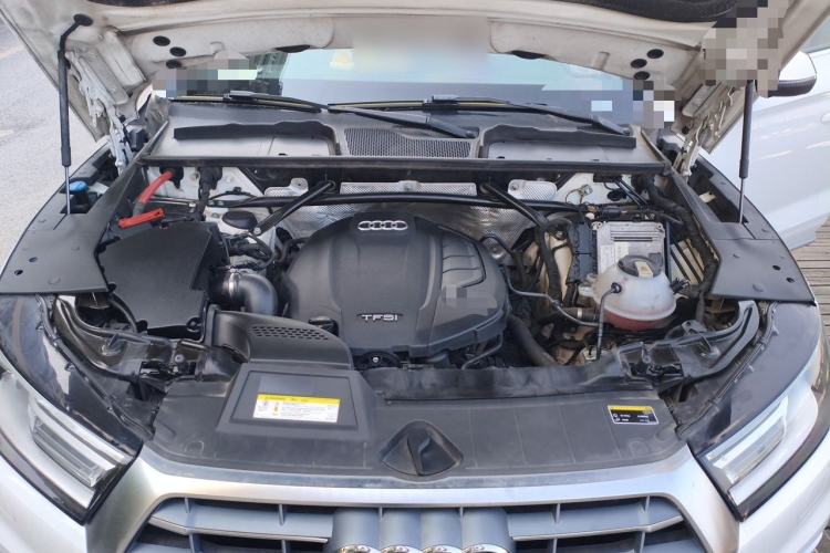 Used Audi Q5L 2018 40 TFSI Prestige Edition China VI Emission Standard Engine Bay