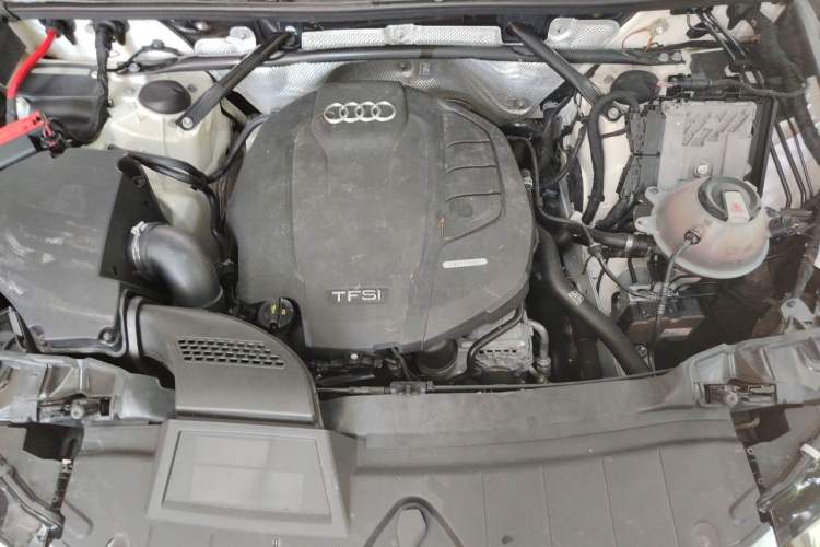 Used Audi Q5L 2018 45 TFSI Prestige Fashion Edition China V Emission Standard Engine Bay