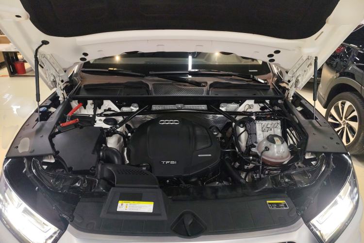 Used Audi Q5L 2018 45 TFSI Prestige Fashion Edition China VI Emission Standard Engine Bay