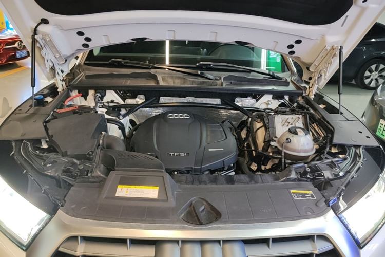 Used Audi Q5L 2018 45 TFSI Prestige Fashion Edition China V Emission Standard Engine Bay