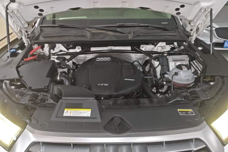 Used Audi Q5L 2018 40 TFSI Prestige Fashion Edition China VI Engine Bay