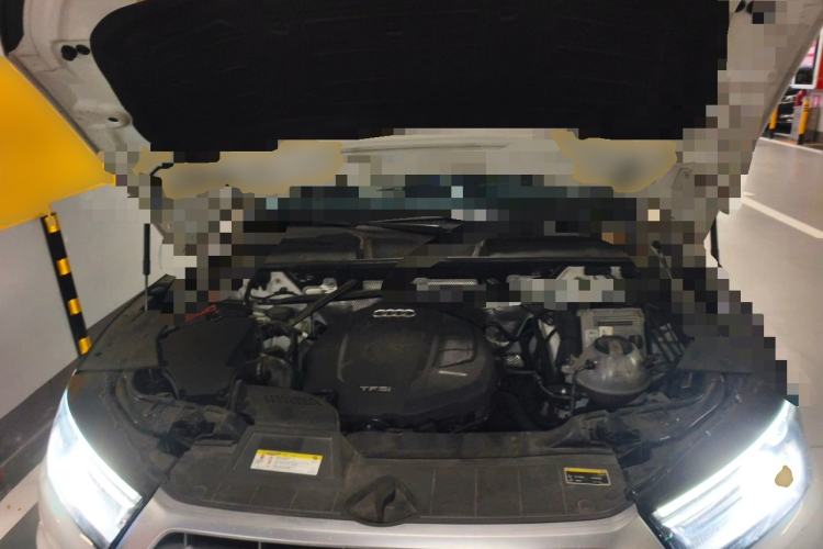 Used Audi Q5L 2018 40 TFSI Prestige Edition China VI Emission Standard Engine Bay