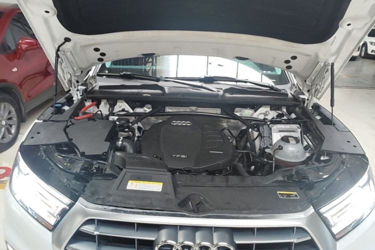 Used Audi Q5L 2018 40 TFSI Prestige Edition China VI Emission Standard Engine Bay