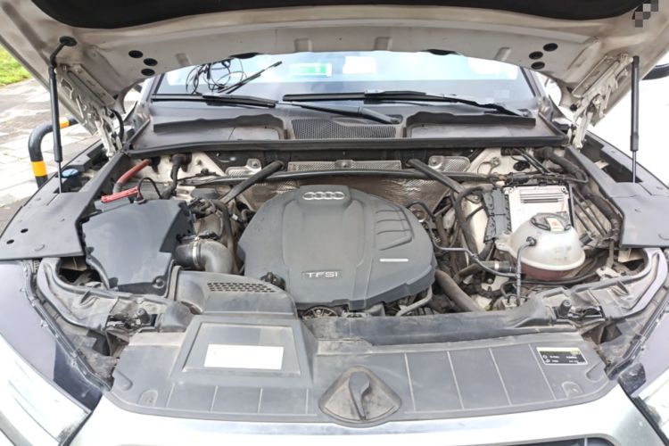 Used Audi Q5L 2018 40 TFSI Prestige Edition China VI Emission Standard Engine Bay