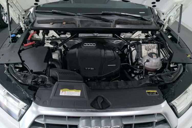 Used Audi Q5L 2018 45 TFSI Prestige Fashion Edition China VI Emission Standard Engine Bay