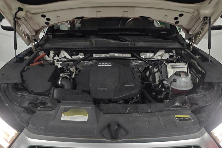 Used Audi Q5L 2018 40 TFSI Prestige Edition China VI Emission Standard Engine Bay
