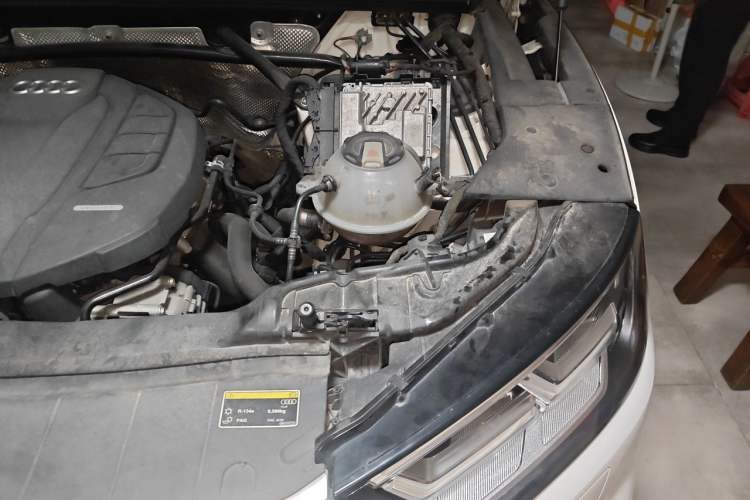 Used Audi Q5L 2018 45 TFSI Prestige Fashion Edition China V Emission Standard Engine Bay Left