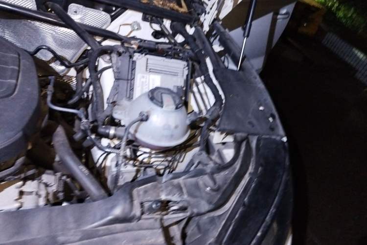 Used Audi Q5L 2018 40 TFSI Prestige Fashion Edition China VI Engine Bay Left