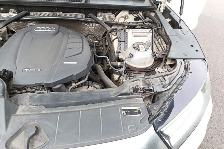Used Audi Q5L 2018 40 TFSI Prestige Edition China VI Emission Standard Engine Bay Left