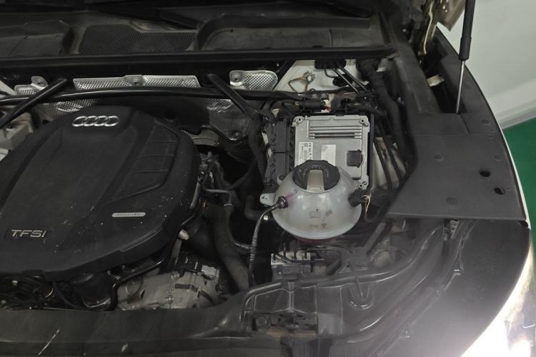 Used Audi Q5L 2018 40 TFSI Prestige Edition China VI Emission Standard Engine Bay Left
