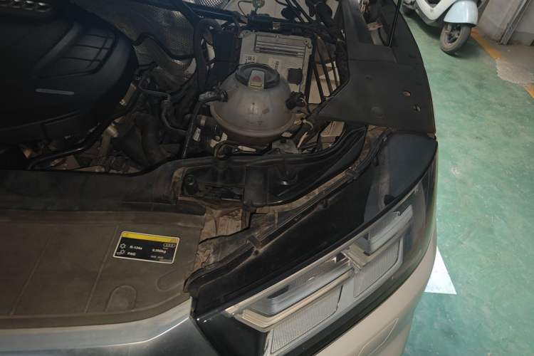 Used Audi Q5L 2018 40 TFSI Prestige Fashion Edition China VI Engine Bay Left