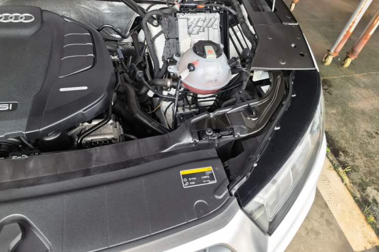 Used Audi Q5L 2018 45 TFSI Prestige Fashion Edition China VI Emission Standard Engine Bay Left