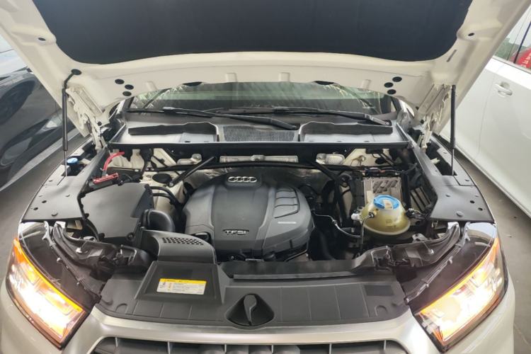 Used Audi Q5L 2018 45 TFSI Prestige Fashion Edition China V Emission Standard Engine Bay