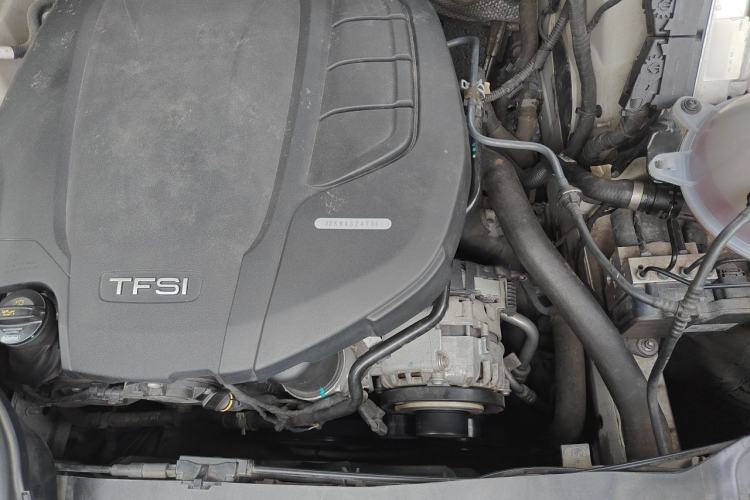 Used Audi Q5L 2018 45 TFSI Prestige Fashion Edition China VI Emission Standard Engine Bay