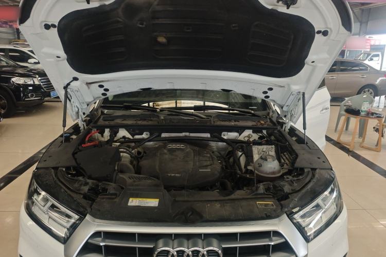 Used Audi Q5L 2018 45 TFSI Prestige Fashion Edition China V Emission Standard Engine Bay