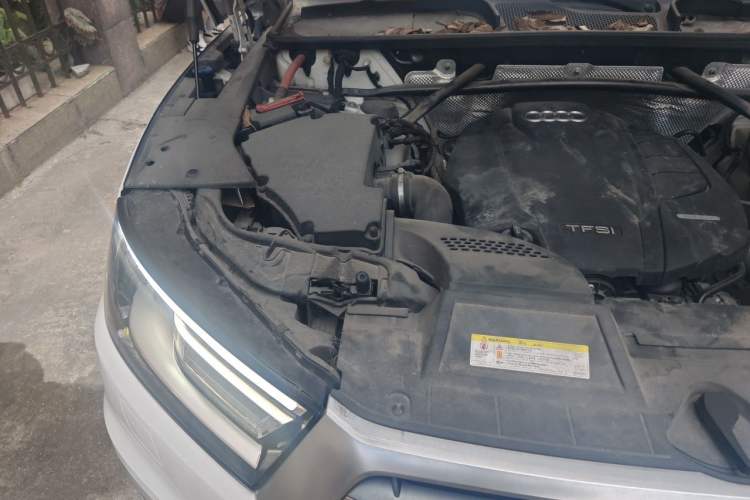 Used Audi Q5L 2018 40 TFSI Prestige Edition China VI Emission Standard Engine Bay Right