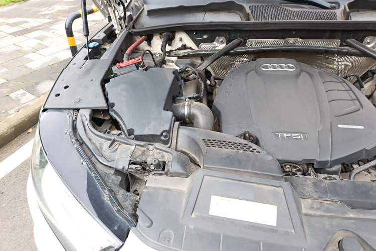 Used Audi Q5L 2018 40 TFSI Prestige Edition China VI Emission Standard Engine Bay Right
