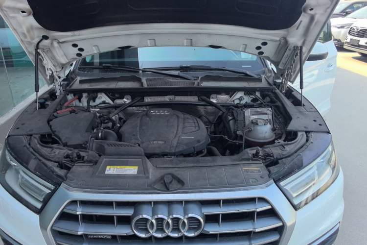 Used Audi Q5L 2018 40 TFSI Prestige Edition China VI Emission Standard Engine Bay