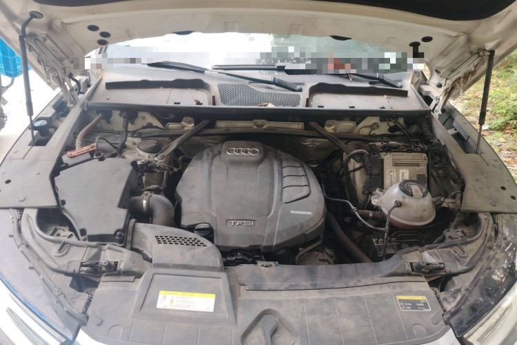 Used Audi Q5L 2018 40 TFSI Prestige Edition China VI Emission Standard Engine Bay