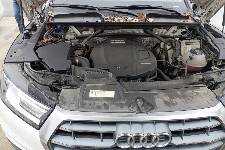 Used Audi Q5L 2018 40 TFSI Prestige Edition China VI Emission Standard Engine Bay