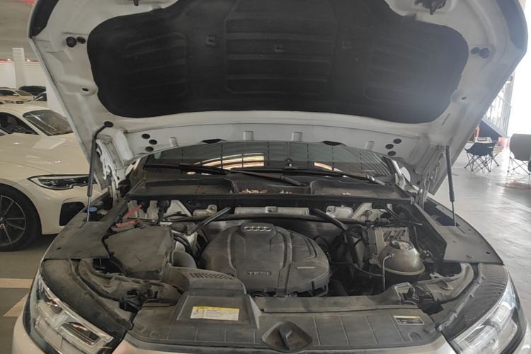 Used Audi Q5L 2018 45 TFSI Prestige Fashion Edition China V Emission Standard Engine Bay