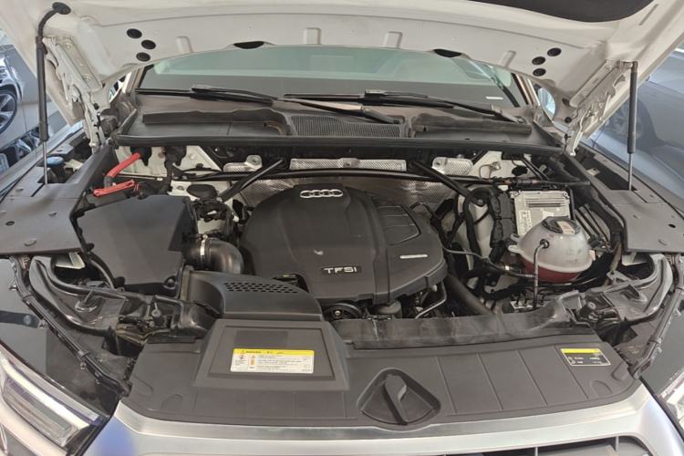 Used Audi Q5L 2018 40 TFSI Prestige Edition China VI Emission Standard Engine Bay