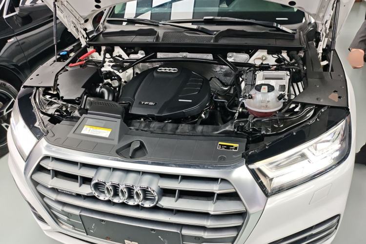 Used Audi Q5L 2018 40 TFSI Prestige Fashion Edition China VI Engine Bay