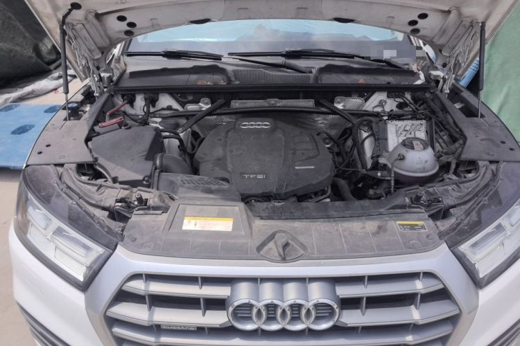 Used Audi Q5L 2018 45 TFSI Prestige Fashion Edition China V Emission Standard Engine Bay