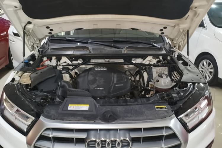 Used Audi Q5L 2018 45 TFSI Prestige Fashion Edition China V Emission Standard Engine Bay