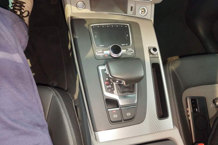Used Audi Q5L 2018 45 TFSI Prestige Fashion Edition China VI Emission Standard Gear Lever