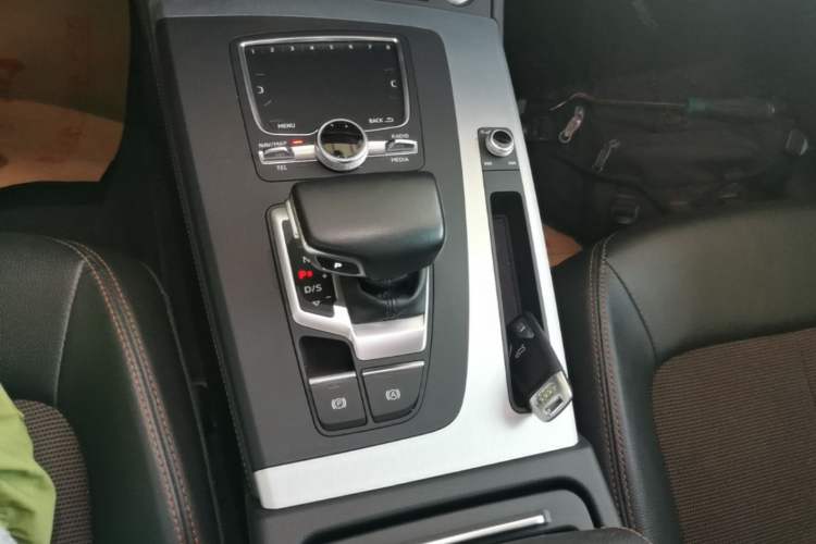 Used Audi Q5L 2018 40 TFSI Prestige Fashion Edition China V Gear Lever