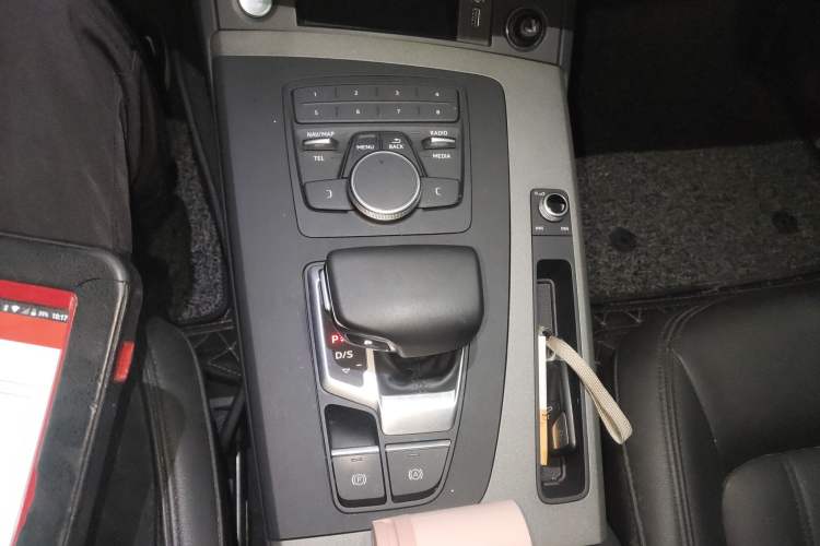 Used Audi Q5L 2018 40 TFSI Prestige Edition China V Gear Lever