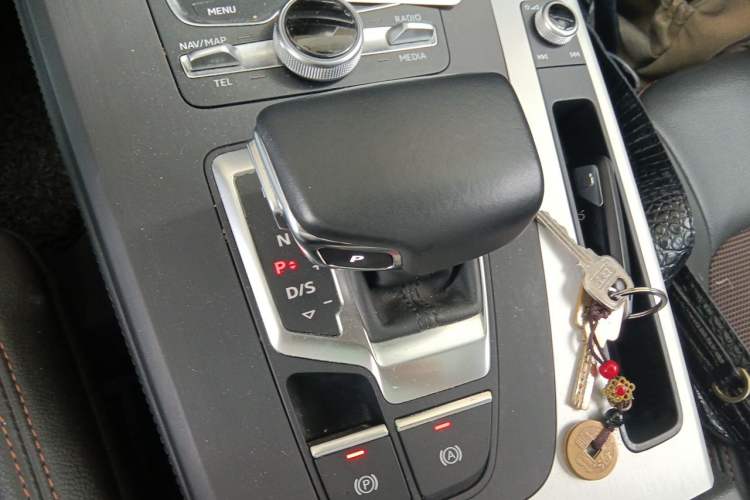 Used Audi Q5L 2018 40 TFSI Prestige Fashion Edition China V Gear Lever