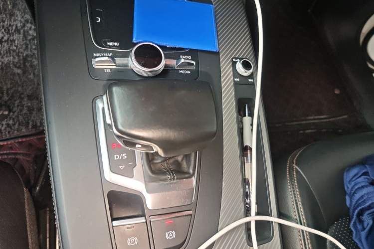 Used Audi Q5L 2018 45 TFSI Prestige Fashion Edition China VI Emission Standard Gear Lever