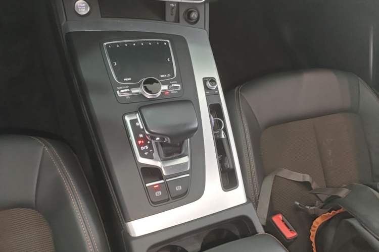 Used Audi Q5L 2018 40 TFSI Prestige Fashion Edition China VI Gear Lever