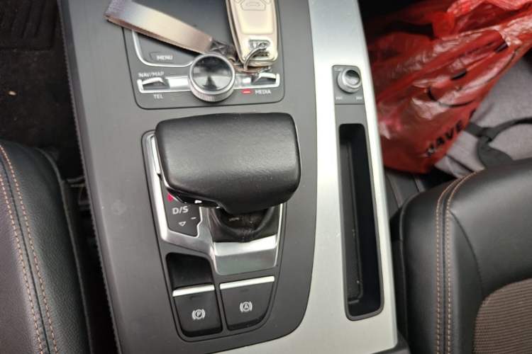 Used Audi Q5L 2018 40 TFSI Prestige Fashion Edition China V Gear Lever