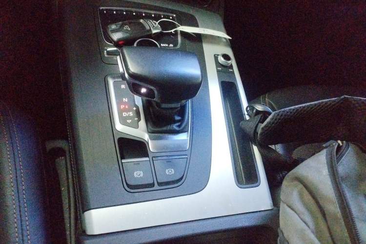 Used Audi Q5L 2018 40 TFSI Prestige Fashion Edition China VI Gear Lever