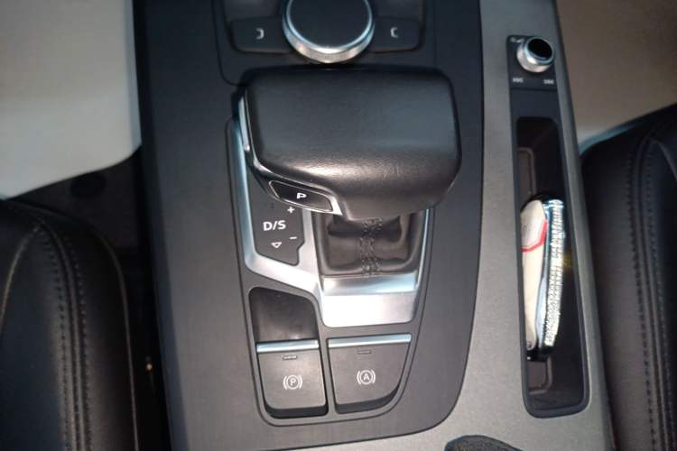 Used Audi Q5L 2018 40 TFSI Prestige Edition China V Gear Lever