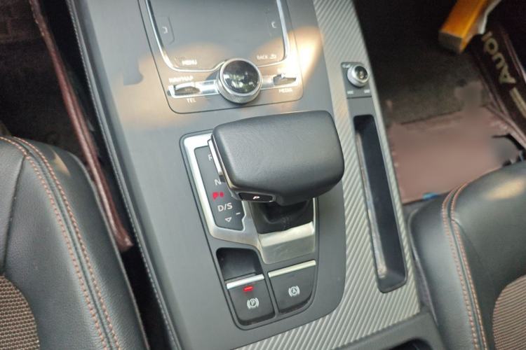 Used Audi Q5L 2018 45 TFSI Prestige Fashion Edition China VI Emission Standard Gear Lever