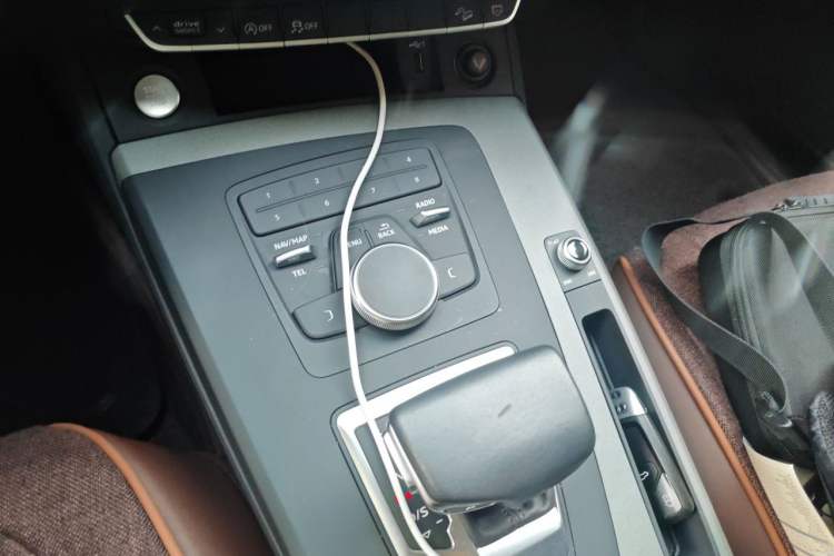 Used Audi Q5L 2018 40 TFSI Prestige Edition China V Gear Lever