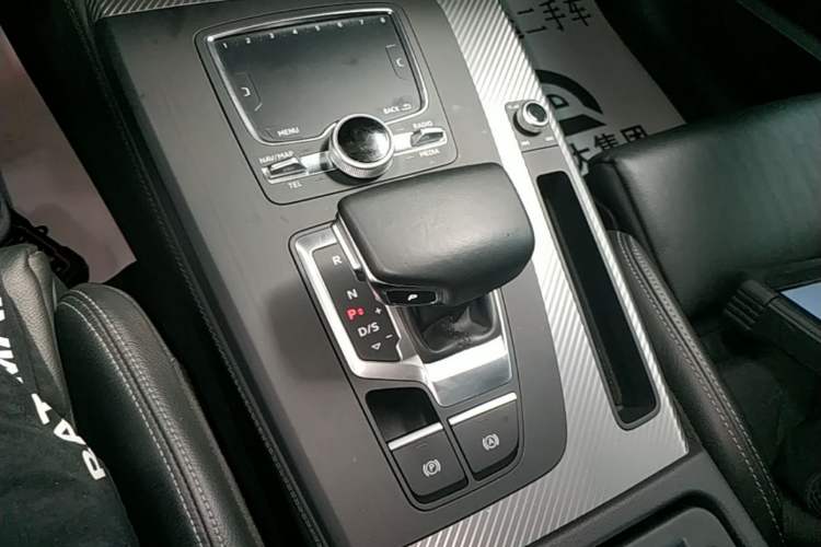 Used Audi Q5L 2018 45 TFSI Prestige Sporty Edition China VI Gear Lever