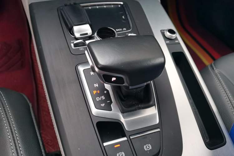 Used Audi Q5L 2018 40 TFSI Prestige Fashion Edition China VI Gear Lever
