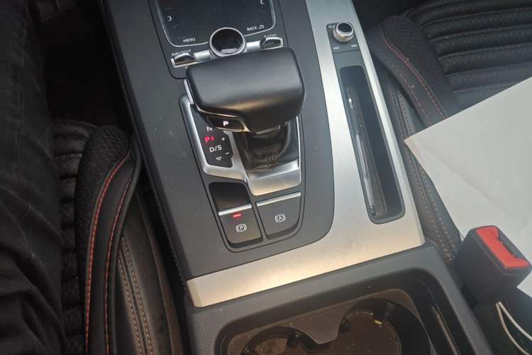Used Audi Q5L 2018 40 TFSI Prestige Fashion Edition China V Gear Lever